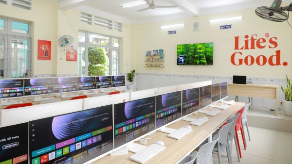 LG đưa không gian học tập công nghệ đến hơn 1.000 học sinh tại Đồng Nai