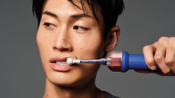 Dyson CameraJet: Bàn chải đánh răng tích hợp camera, phát hiện kẽ răng và làm sạch bằng tia nước