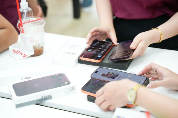 Di Động Việt mở bán iPhone 18 Pro và iPhone 18 Pro Max, ưu đãi đến 9,5 triệu đồng Di Động Việt mở bán iPhone 18 Pro và iPhone 18 Pro Max, ưu đãi đến 9,5 triệu đồng