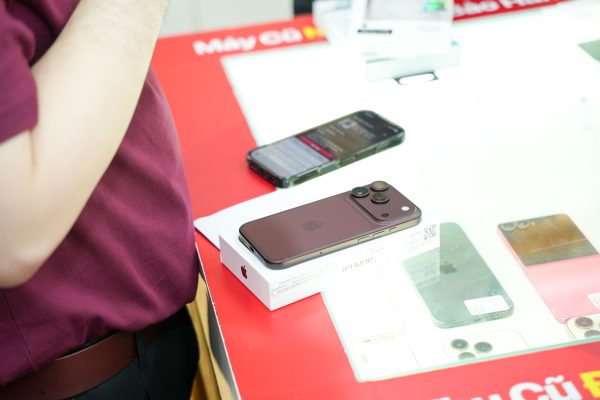 Di Động Việt mở bán iPhone 18 Pro và iPhone 18 Pro Max, ưu đãi đến 9,5 triệu đồng Di Động Việt mở bán iPhone 18 Pro và iPhone 18 Pro Max, ưu đãi đến 9,5 triệu đồng
