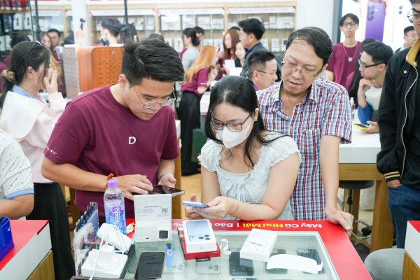 Di Động Việt mở bán iPhone 18 Pro và iPhone 18 Pro Max, ưu đãi đến 9,5 triệu đồng Di Động Việt mở bán iPhone 18 Pro và iPhone 18 Pro Max, ưu đãi đến 9,5 triệu đồng