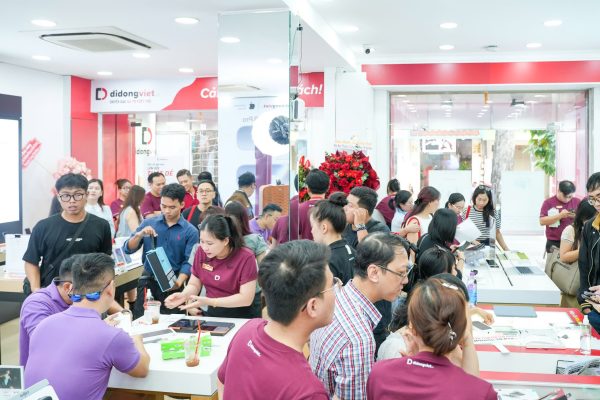 Di Động Việt mở bán iPhone 18 Pro và iPhone 18 Pro Max, ưu đãi đến 9,5 triệu đồng Di Động Việt mở bán iPhone 18 Pro và iPhone 18 Pro Max, ưu đãi đến 9,5 triệu đồng