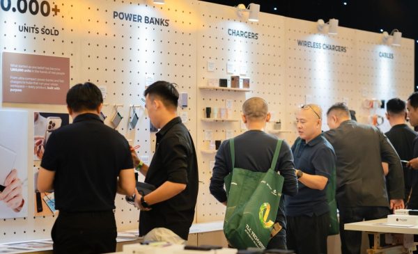 MAZER ra mắt hệ sinh thái phụ kiện sạc và kết nối cho iPhone 18 Pro và iPhone 18 Pro Max tại Việt Nam MAZER ra mắt hệ sinh thái phụ kiện sạc và kết nối cho iPhone 18 Pro và iPhone 18 Pro Max tại Việt Nam