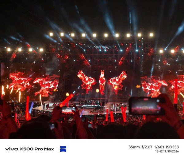 vivo X500 Series trình diễn khả năng quay chụp với camera ZEISS tại concert Anh Trai Vượt Ngàn Chông Gai 2026 vivo X500 Series trình diễn khả năng quay chụp với camera ZEISS tại concert Anh Trai Vượt Ngàn Chông Gai 2026