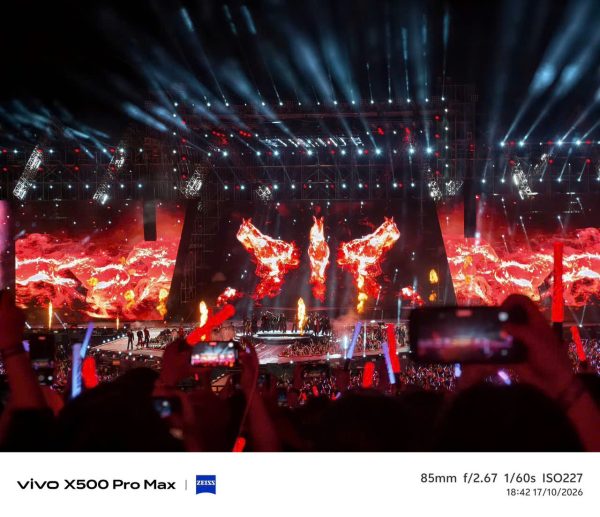vivo X500 Series trình diễn khả năng quay chụp với camera ZEISS tại concert Anh Trai Vượt Ngàn Chông Gai 2026 vivo X500 Series trình diễn khả năng quay chụp với camera ZEISS tại concert Anh Trai Vượt Ngàn Chông Gai 2026