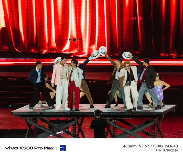 vivo X500 Series trình diễn khả năng quay chụp với camera ZEISS tại concert Anh Trai Vượt Ngàn Chông Gai 2026 vivo X500 Series trình diễn khả năng quay chụp với camera ZEISS tại concert Anh Trai Vượt Ngàn Chông Gai 2026