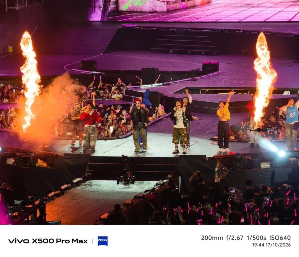 vivo X500 Series trình diễn khả năng quay chụp với camera ZEISS tại concert Anh Trai Vượt Ngàn Chông Gai 2026 vivo X500 Series trình diễn khả năng quay chụp với camera ZEISS tại concert Anh Trai Vượt Ngàn Chông Gai 2026