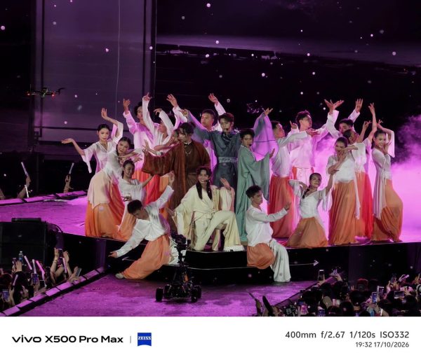 vivo X500 Series trình diễn khả năng quay chụp với camera ZEISS tại concert Anh Trai Vượt Ngàn Chông Gai 2026 vivo X500 Series trình diễn khả năng quay chụp với camera ZEISS tại concert Anh Trai Vượt Ngàn Chông Gai 2026