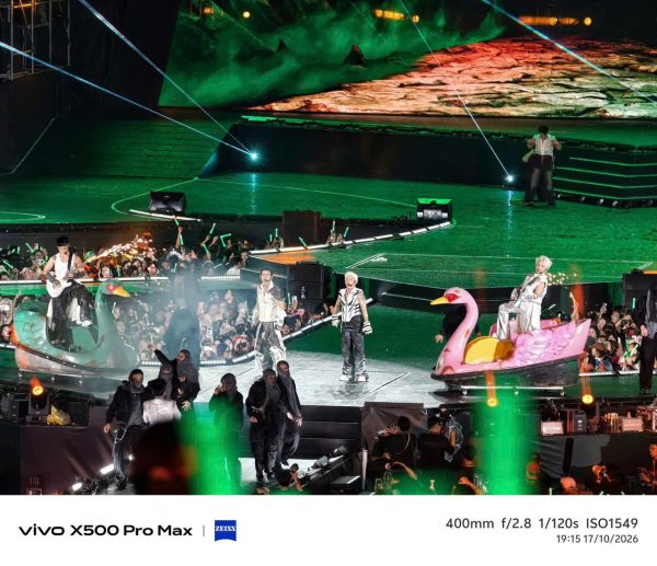 vivo X500 Series trình diễn khả năng quay chụp với camera ZEISS tại concert Anh Trai Vượt Ngàn Chông Gai 2026 vivo X500 Series trình diễn khả năng quay chụp với camera ZEISS tại concert Anh Trai Vượt Ngàn Chông Gai 2026