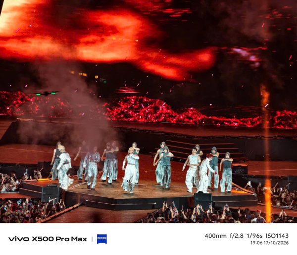 vivo X500 Series trình diễn khả năng quay chụp với camera ZEISS tại concert Anh Trai Vượt Ngàn Chông Gai 2026 vivo X500 Series trình diễn khả năng quay chụp với camera ZEISS tại concert Anh Trai Vượt Ngàn Chông Gai 2026