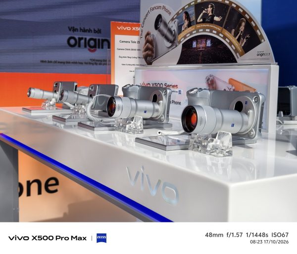 vivo X500 Series trình diễn khả năng quay chụp với camera ZEISS tại concert Anh Trai Vượt Ngàn Chông Gai 2026 vivo X500 Series trình diễn khả năng quay chụp với camera ZEISS tại concert Anh Trai Vượt Ngàn Chông Gai 2026
