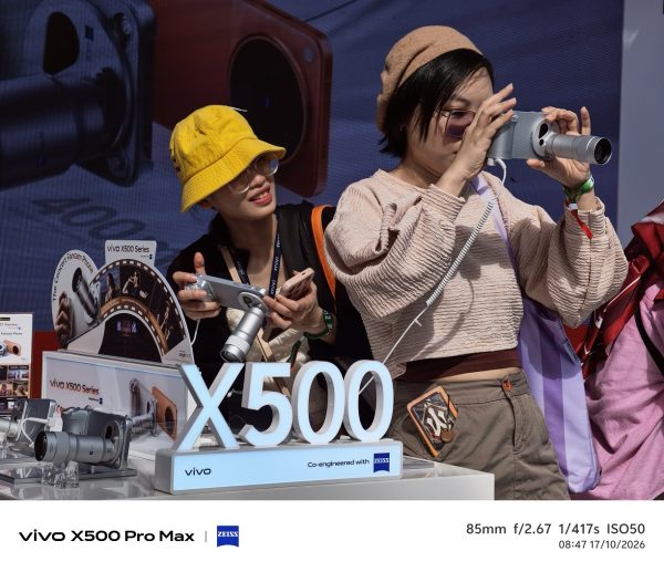 vivo X500 Series trình diễn khả năng quay chụp với camera ZEISS tại concert Anh Trai Vượt Ngàn Chông Gai 2026 vivo X500 Series trình diễn khả năng quay chụp với camera ZEISS tại concert Anh Trai Vượt Ngàn Chông Gai 2026