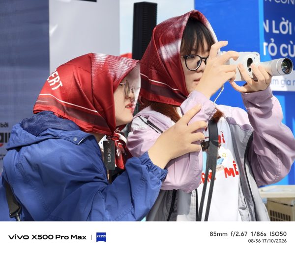 vivo X500 Series trình diễn khả năng quay chụp với camera ZEISS tại concert Anh Trai Vượt Ngàn Chông Gai 2026 vivo X500 Series trình diễn khả năng quay chụp với camera ZEISS tại concert Anh Trai Vượt Ngàn Chông Gai 2026