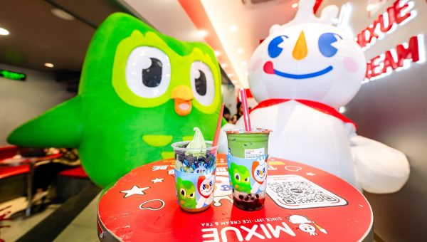 Duolingo và MIXUE hợp tác, đưa Duo và Tuyết Vương lên dòng sản phẩm matcha