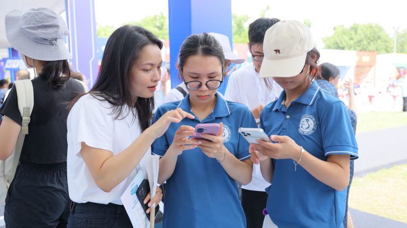 Meta mang không gian trải nghiệm bảo mật Safety Café đến Hà Nội