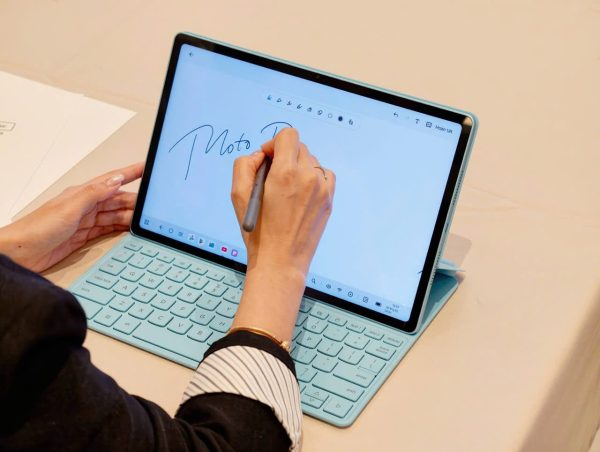 Motorola ra mắt bộ ba máy tính bảng Moto Pad tại Việt Nam, tích hợp AI và chế độ PC Mode