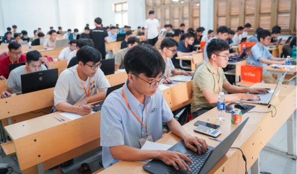 Doanh nghiệp và nhà trường bắt tay tạo sân chơi lập trình cho sinh viên