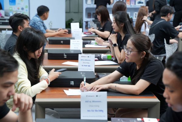 Di Động Việt mở bán iPhone Duo, ưu đãi đến 9,5 triệu đồng Di Động Việt mở bán iPhone Duo, ưu đãi đến 9,5 triệu đồng